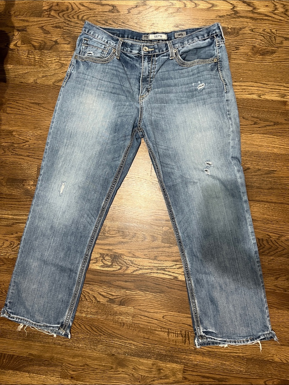 BKE Men's Light Blue Relaxed Distressed Jeans
